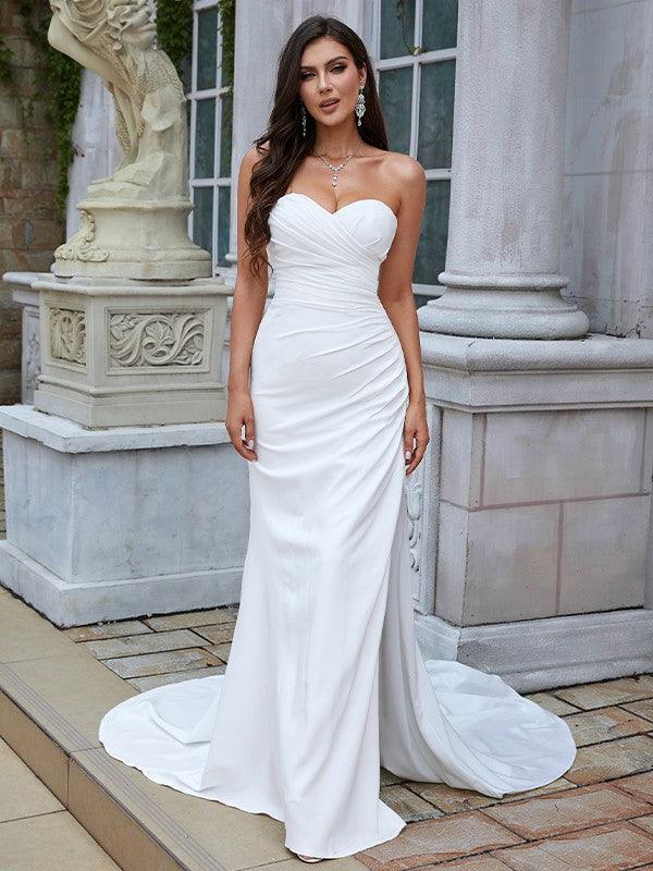 Vestidos de noiva com corte direito/coluna, crepe elástico, franzido, coração, sem mangas, cauda longa/escova