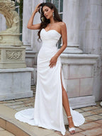 Vestidos de noiva com corte direito/coluna, crepe elástico, franzido, coração, sem mangas, cauda longa/escova