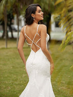 Abito da Sposa in Crepe Elasticizzato con Scollo a V Senza Maniche, Strascico Cattedrale e Pizzo a Fodera/Colonna