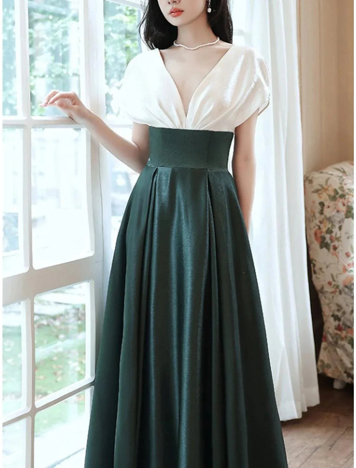 Sheath / Column Mother of the Bride Dress Wedding Guest Vintage Elegant V Neck Floor Length Satin Short Sleeve with Pleats Color Block