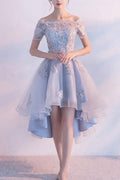 Vestido de festa curto em tule com decote alto e baixo, ombro à mostra, PD355