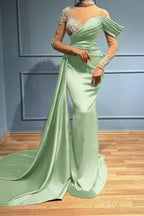 Burgunderrotes Abendkleid im Meerjungfrau-Stil mit hohem Halsausschnitt und langen Ärmeln und Applikationen