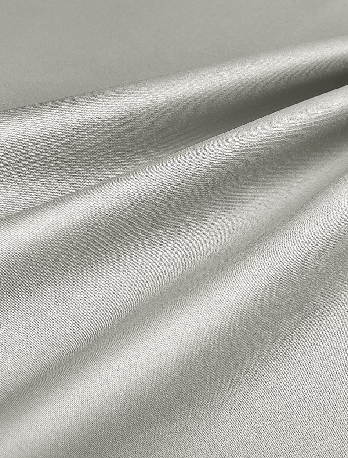 Vestido curto de cetim assimétrico com decote em joia, duas peças, elegante, meia manga, com cristais, para mãe da noiva