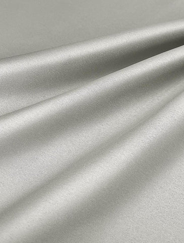 Zweiteiliges elegantes, asymmetrisches Satin-Kleid mit halblangen Ärmeln und kurzer Jacke und Kristallen