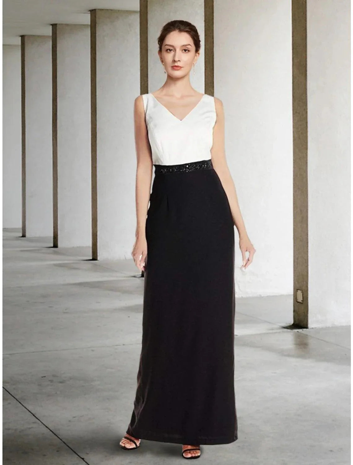 Vestido de mãe da noiva de duas peças, estilo coluna, elegante, preto, para convidadas de casamento, decote em V, comprimento até ao tornozelo, chiffon elástico, manga curta, com lantejoulas, racha frontal, franzido