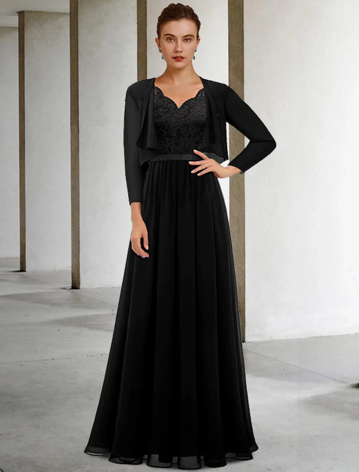 Vestido de mãe da noiva em duas peças, corte A, plus size, elegante, decote em V, comprimento até ao chão, chiffon, renda, sem mangas, com faixa/fita, pregas, aplicações