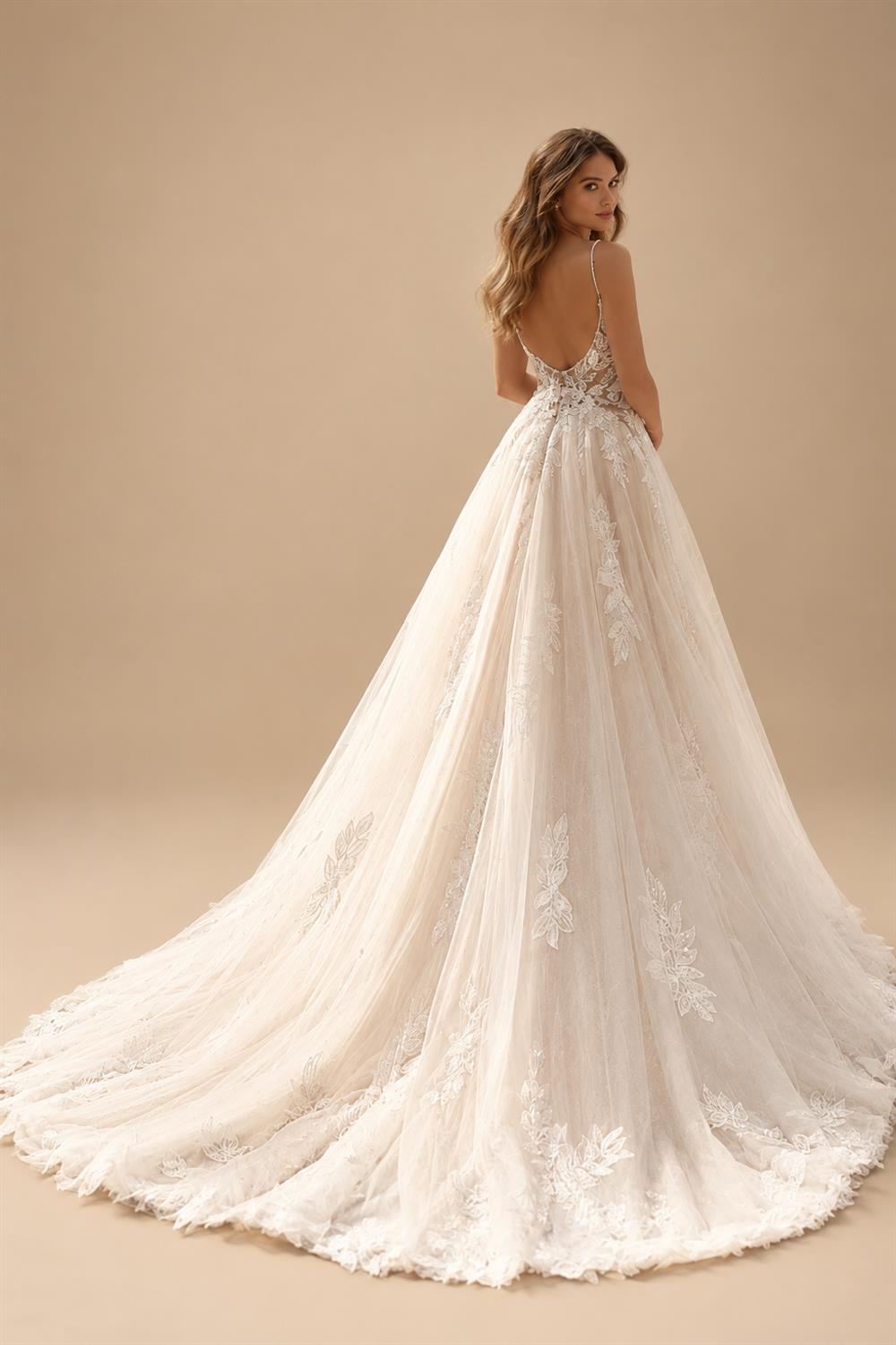 A-line Flowers Appliques Wedding Dress 2027 Garden Spaghetti Strap Bridal Gowns Sweetheart Wedding Gown Customized