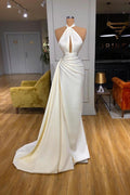 Elfenbeinfarbenes, langes Abend- und Ballkleid mit Neckholder und geteilter, abnehmbarer Schleppe 
