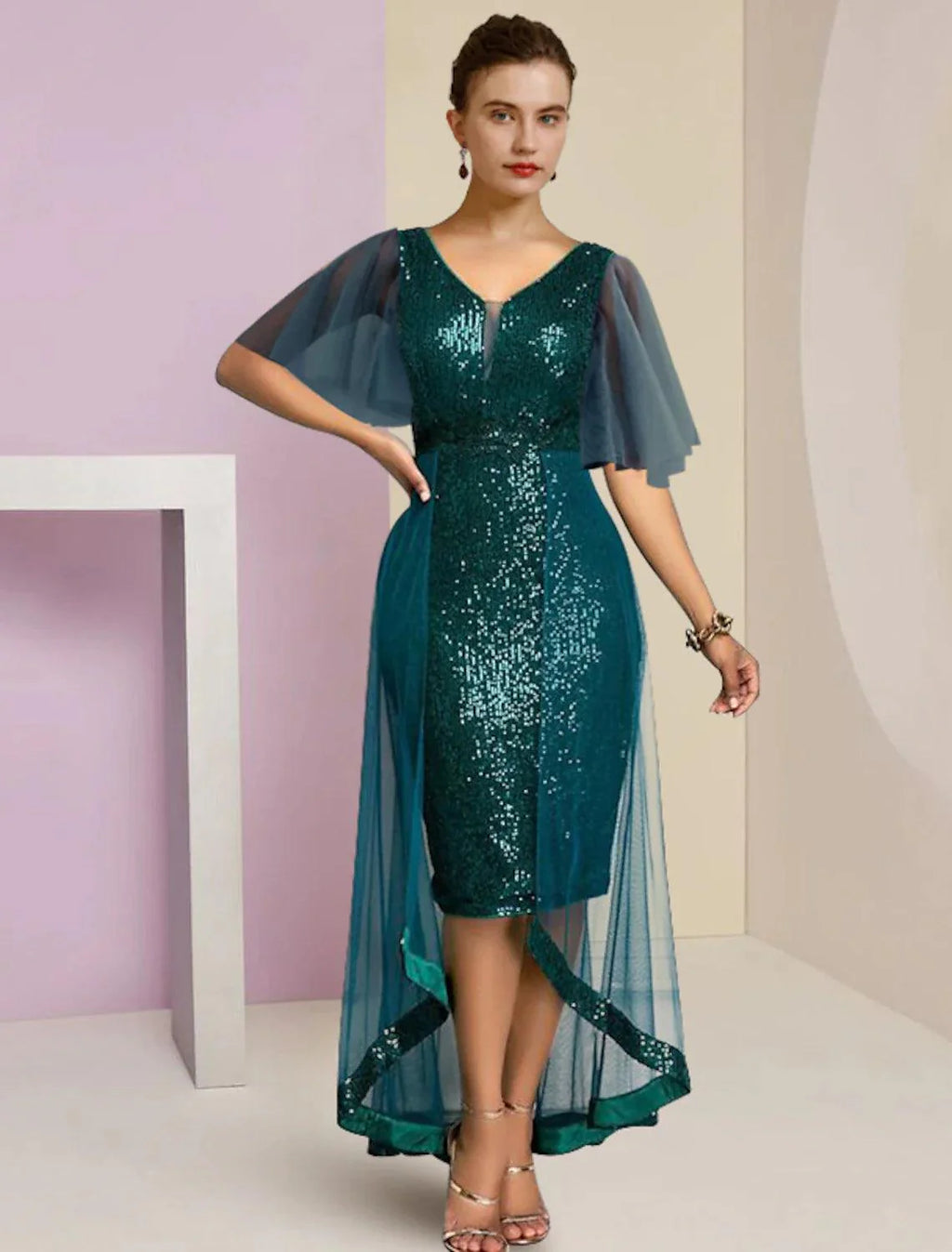 Vestido tubinho/coluna para mãe da noiva, convidada formal para casamento, elegante, com brilho e decote em V alto e baixo, comprimento até ao joelho, chiffon, lantejoulas, manga curta com pregas