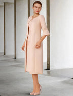 Zweiteiliges Etuikleid/Säulenkleid für die Brautmutter, elegant, für die Kirche, für den Winter, mit Jacke, kurze Ärmel, V-Ausschnitt, knielang, Spitze, Stretch-Chiffon, Applikationen, seitlich drapiert