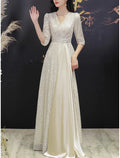Elegantes Sparkle &amp; Shine Petite-Kleid für Hochzeitsgäste mit V-Ausschnitt, Schleppe, Pailletten, Halbarm und Falten, Kristallbrosche