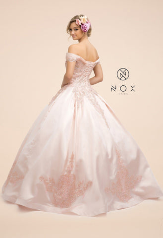 Schulterfreies Ballkleid mit Spitzenapplikation von Nox Anabel U802