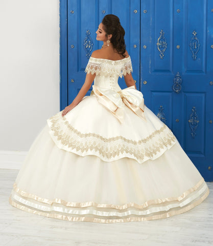 Schulterfreies Kleid mit Spitzenapplikation von House of Wu LA Glitter 24046