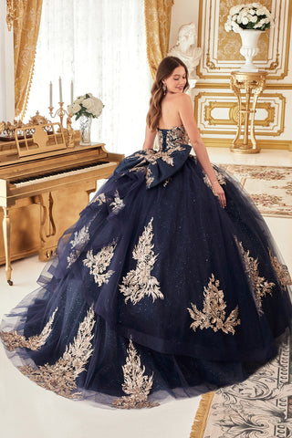 Trägerloses Ballkleid mit Spitzenapplikation von Ladivine 15715