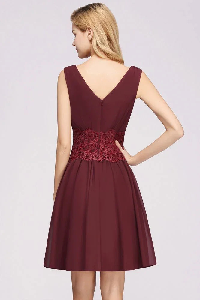 Spitze V-Ausschnitt Ärmelloses Mini-Brautjungfernkleid A-Line Chiffon Homecoming-Kleid