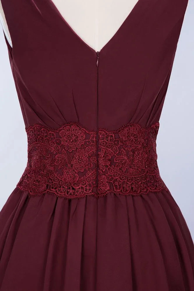 Spitze V-Ausschnitt Ärmelloses Mini-Brautjungfernkleid A-Line Chiffon Homecoming-Kleid