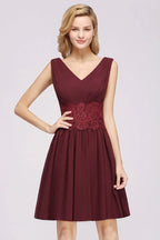 Spitze V-Ausschnitt Ärmelloses Mini-Brautjungfernkleid A-Line Chiffon Homecoming-Kleid
