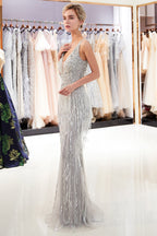 Último vestido de noite comprido sereia com decote em V, franjas e tule