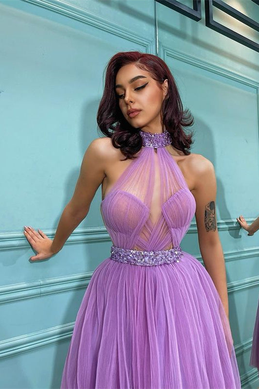 Vestido de baile de finalistas curto em tule com decote alto e corte A