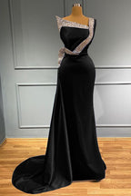 Langes, ärmelloses Meerjungfrau-Ballkleid mit einer Schulter und Rüschen und Perlen