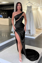 Salbeigrünes Meerjungfrau-Abendkleid mit einer Schulter und ärmellosem Satin und Schlitz