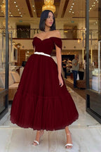 Dunkelgrünes, kurzes, schulterfreies Tüll-Abendkleid mit Herzausschnitt und Gürteln