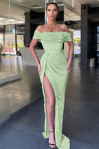 Vestido de festa comprido estilo sereia com decote ombro a ombro e lantejoulas