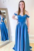 Vestido de festa comprido com decote em A e ombros à mostra, bolsos e detalhes em cristais