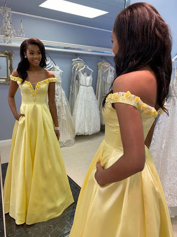 Langes, schulterfreies A-Linien-Ballkleid aus Satin mit Taschen