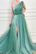 Robe de bal asymétrique longue en tulle avec fente et ligne A