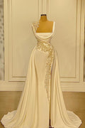 Langes A-Linien-Ballkleid aus Satin in Elfenbein mit quadratischem Ausschnitt und Schlitz