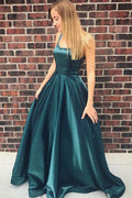 Langes, quadratisches Ballkleid aus Stretch-Satin in A-Linie