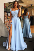 Robe de bal longue en ligne A avec décolleté cœur, fente avant et manches chauve-souris