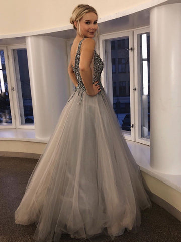Langes A-Linien-Abendkleid mit V-Ausschnitt und rückenfreiem Tüll und Perlen