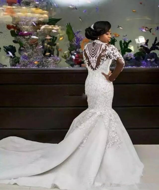 Langes Meerjungfrauen-Hochhals-Kleid mit Perlen, Spitze und Applikationen und Ärmeln für die Hochzeit