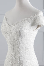 Langes Meerjungfrau-Spitzen-Trägerloses Schnürkleid Brautkleid