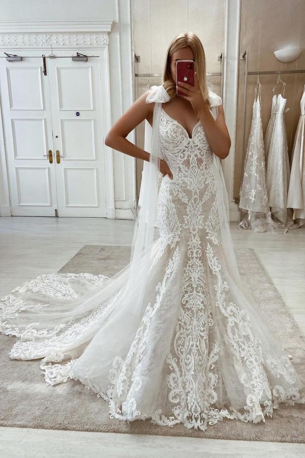 Langes Meerjungfrau-Spitzen-Brautkleid mit Herzausschnitt und rückenfreiem Schnitt sowie Schleppbahn