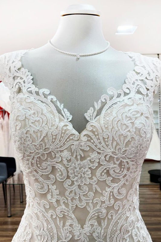 Langes Meerjungfrau-Spitzenkleid mit Herzausschnitt und offenem Rücken mit Applikationen