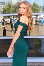 Langes, schulterfreies Ballkleid aus Spitze im Meerjungfrauenstil