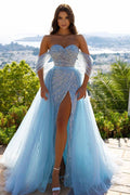 Langes Meerjungfrau-Ballkleid mit schulterfreiem Tüll und Glitzer und Schlitz