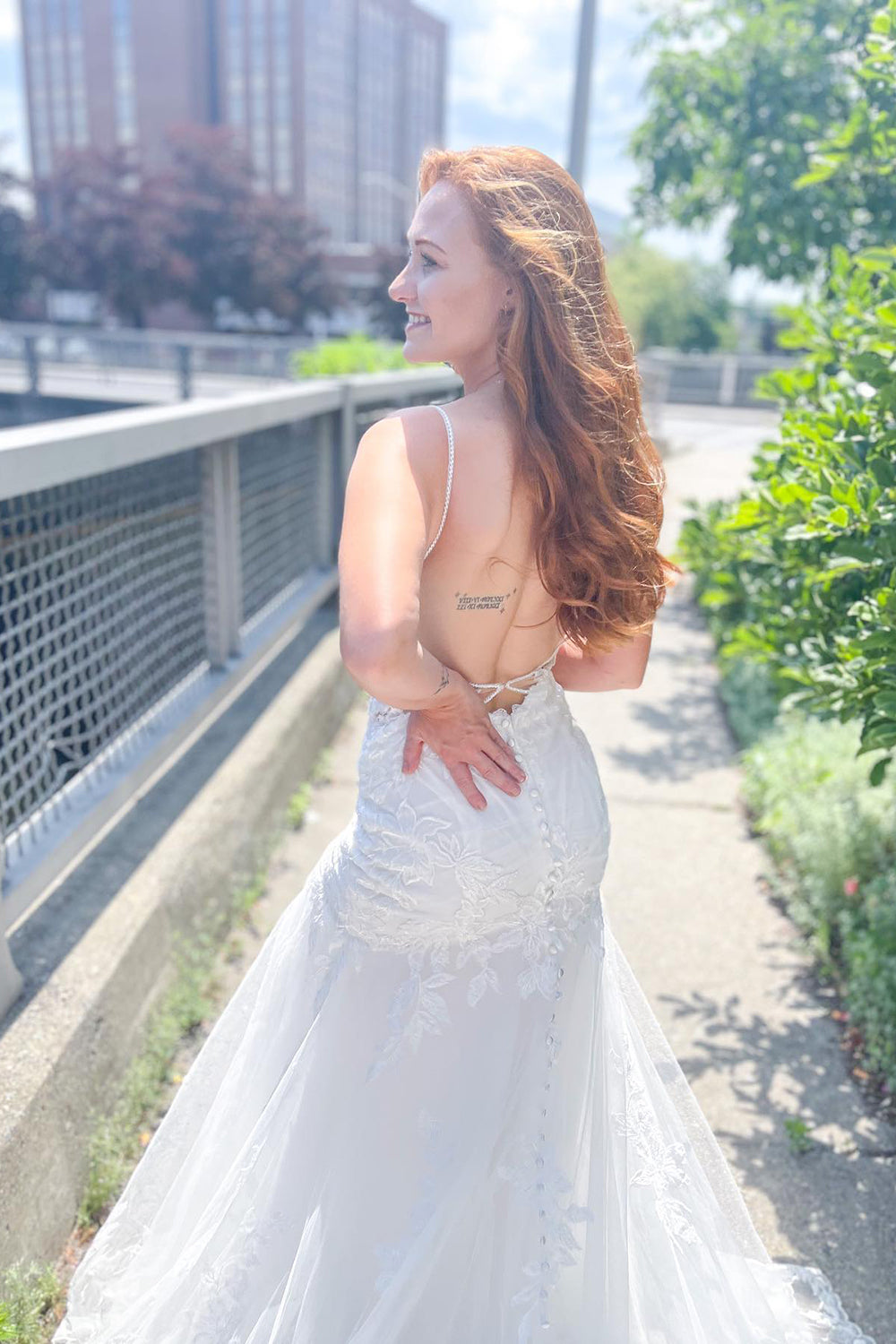 Langes Meerjungfrau-Spaghettiträger-Sweetheart-Applikationen-Spitzen-Rückenfreies Brautkleid