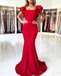 Robe de bal rouge en satin avec encolure carrée sirène longue et dos ouvert