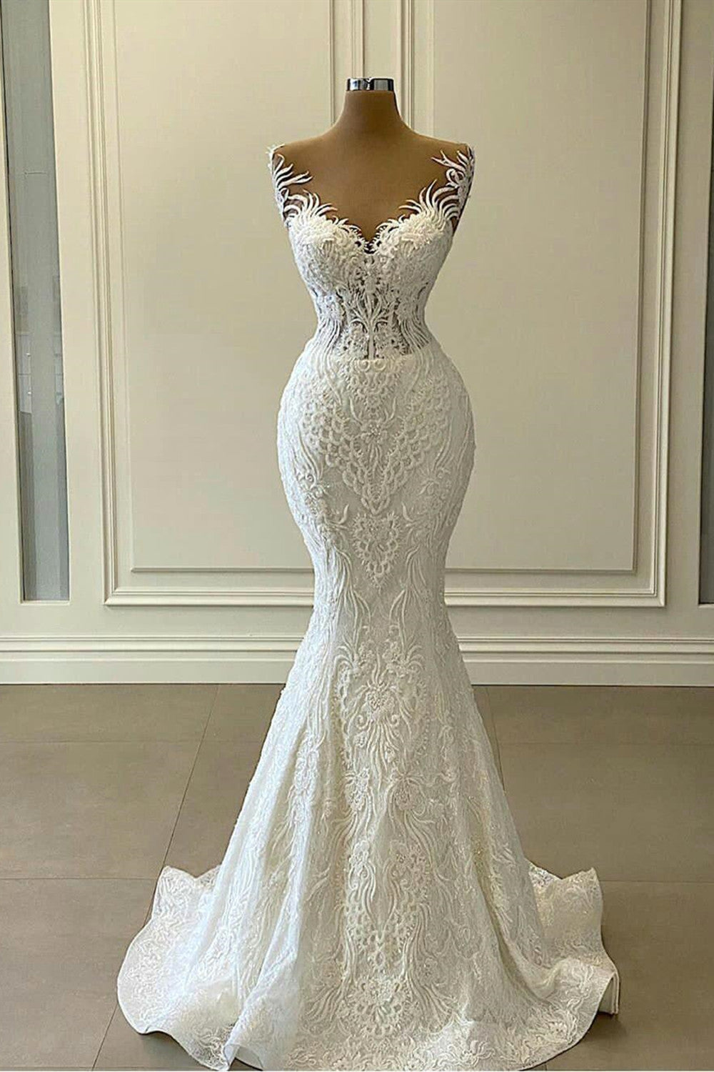Langes Meerjungfrau-Sweetheart-Spitzenkleid mit Applikationen und abnehmbarer Schleppe