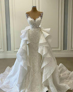 Langes Meerjungfrau-Sweetheart-Spitzenkleid mit Applikationen und abnehmbarer Schleppe