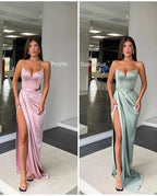 Vestido de festa comprido sereia com decote em coração, sem mangas, alças finas e racha