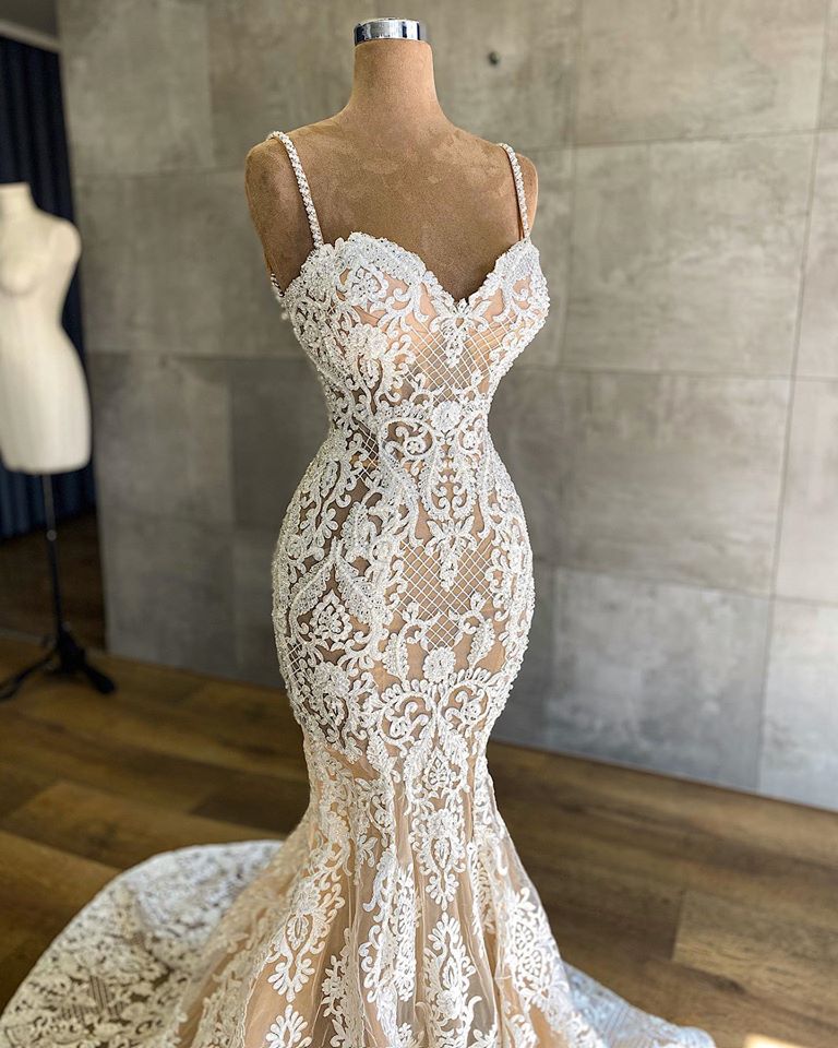Langes Meerjungfrau-Süßherz-Spaghettiträger-Applikationen-Spitzen-Brautkleid