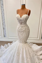 Langes Meerjungfrau-Sweetheart-Trägerkleid aus Tüll mit Rüschen und Perlenstickerei für die Hochzeit