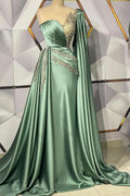 Robe de bal satin extensible longue sirène à décolleté cœur avec traîne latérale