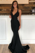 Robe de bal noire longue dos nu à col en V et bretelles spaghetti style sirène