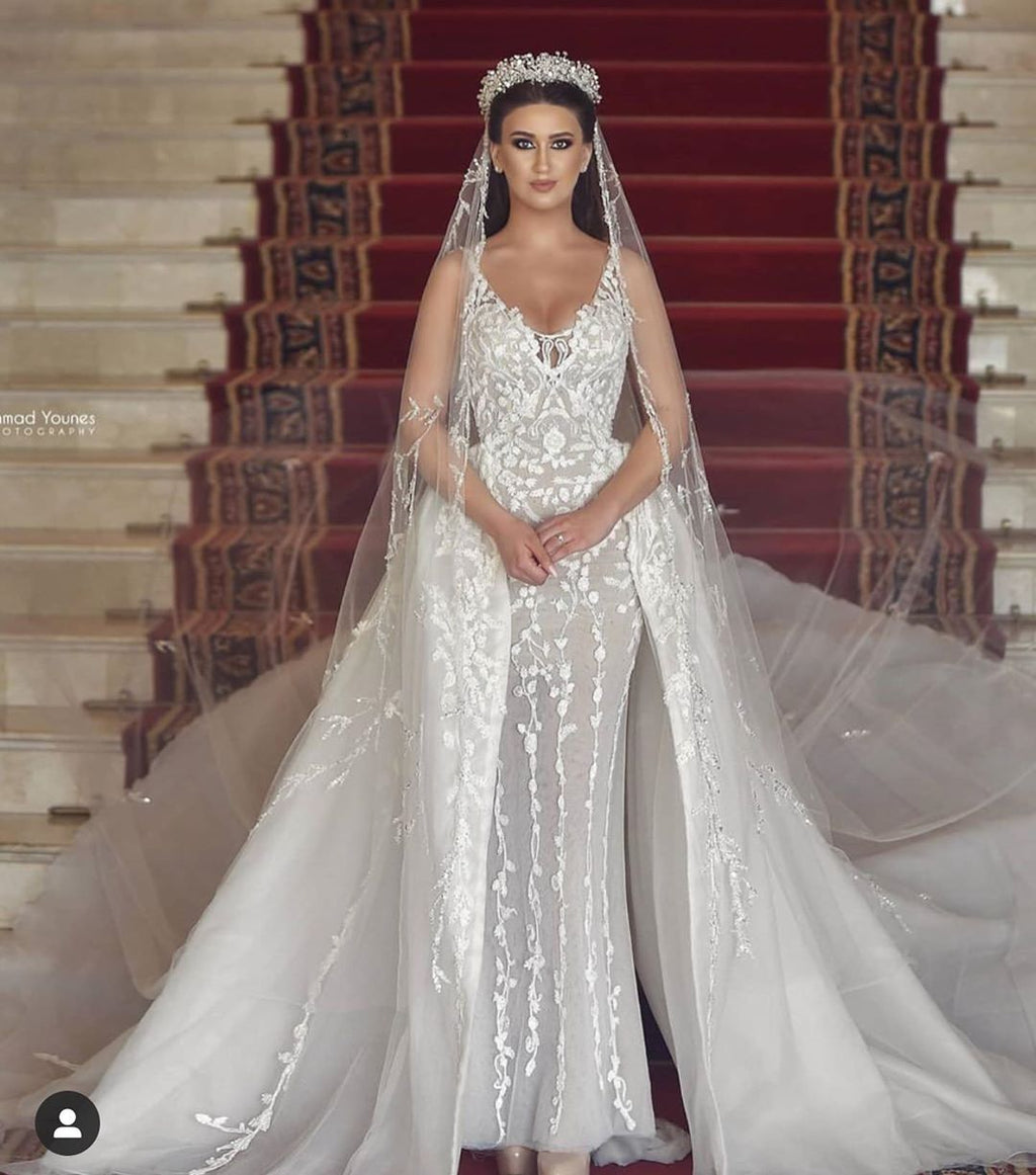 Langes Meerjungfrau-V-Ausschnitt-Tüll-Spitzen-Brautkleid mit abnehmbarer Schleppe